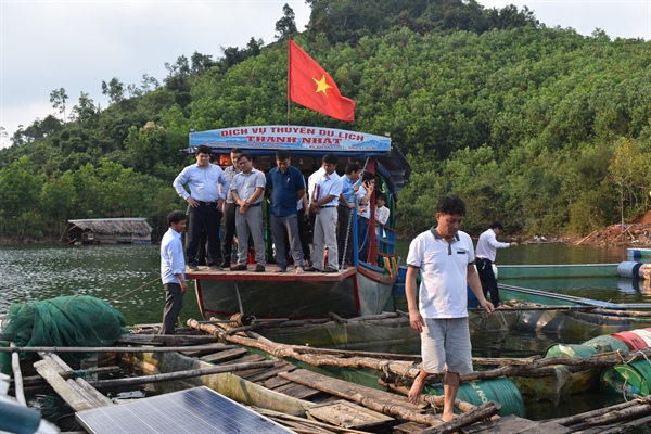 Nuôi cá lồng kết hợp phát triển du lịch sinh thái trên lòng hồ thuỷ điện 2